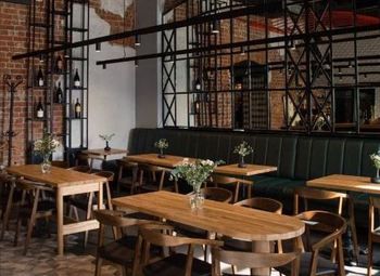 Паб в современном жилом комплексе.