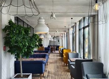 Кафе с новым ремонтом / Большая кухня