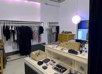 Фото Магазин женской одежды в центре с хорошей проходимостью