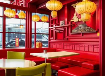 Азиатское кафе в центре города/ с большим потоком гостей
