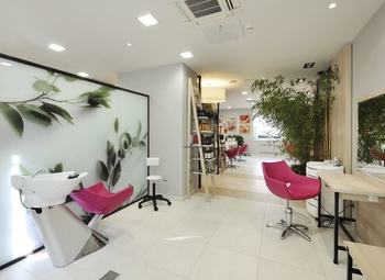 Салон красоты в проходимом ТЦ / выгодная аренда!