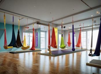 Студия фитнеса и растяжки / гамаки 
