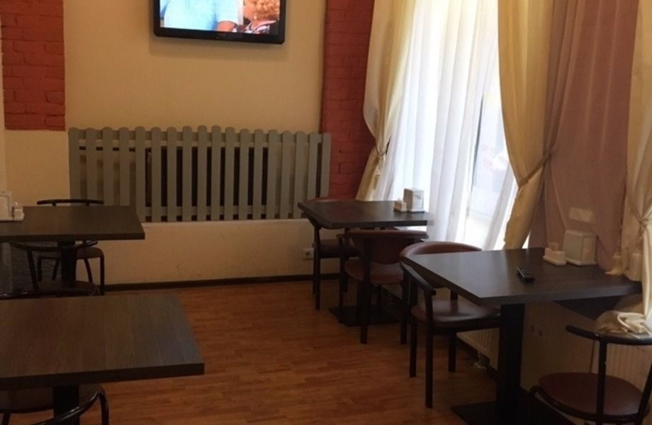 Большое кафе в центре. Маленькая аренда