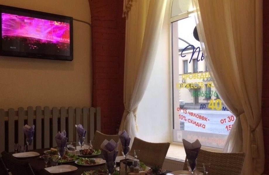 Большое кафе в центре. Маленькая аренда