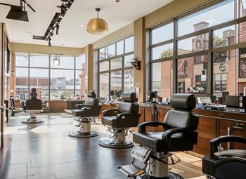 Фото 2 Барбершоп в торговом центре / 6 кресел барберов