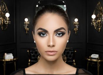 Салон красоты, студия взгляда наращивания ресниц