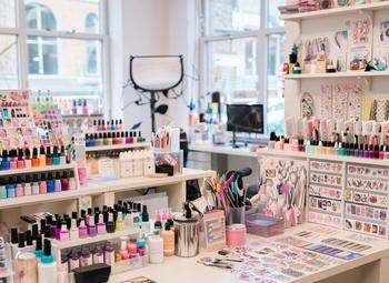 студия маникюра около метро