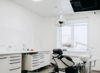 Стоматология на 8 кресел / рядом с метро