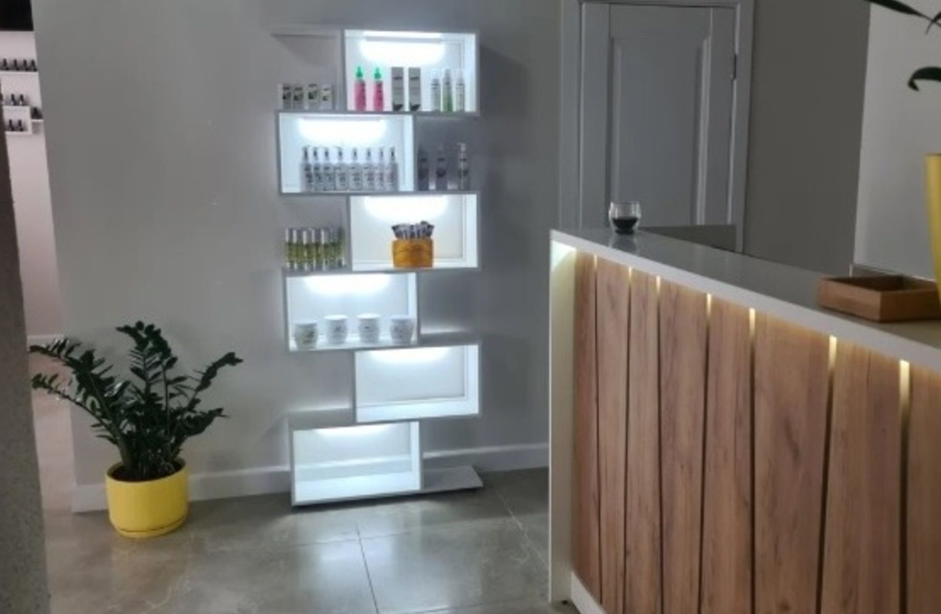 Фото 3 Салон красоты полного цикла в жилом массиве