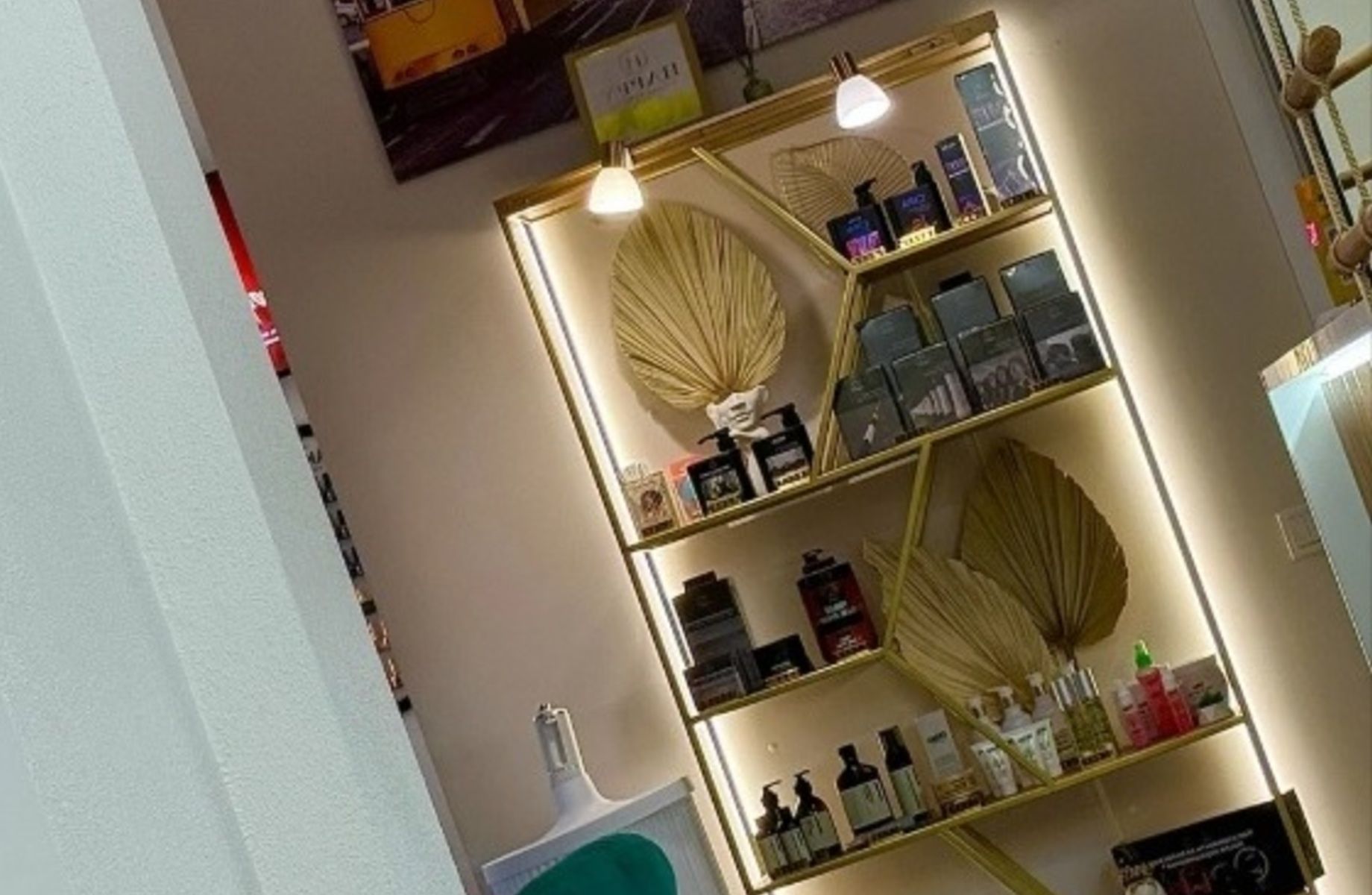 Фото 1 Салон красоты полного цикла в жилом массиве