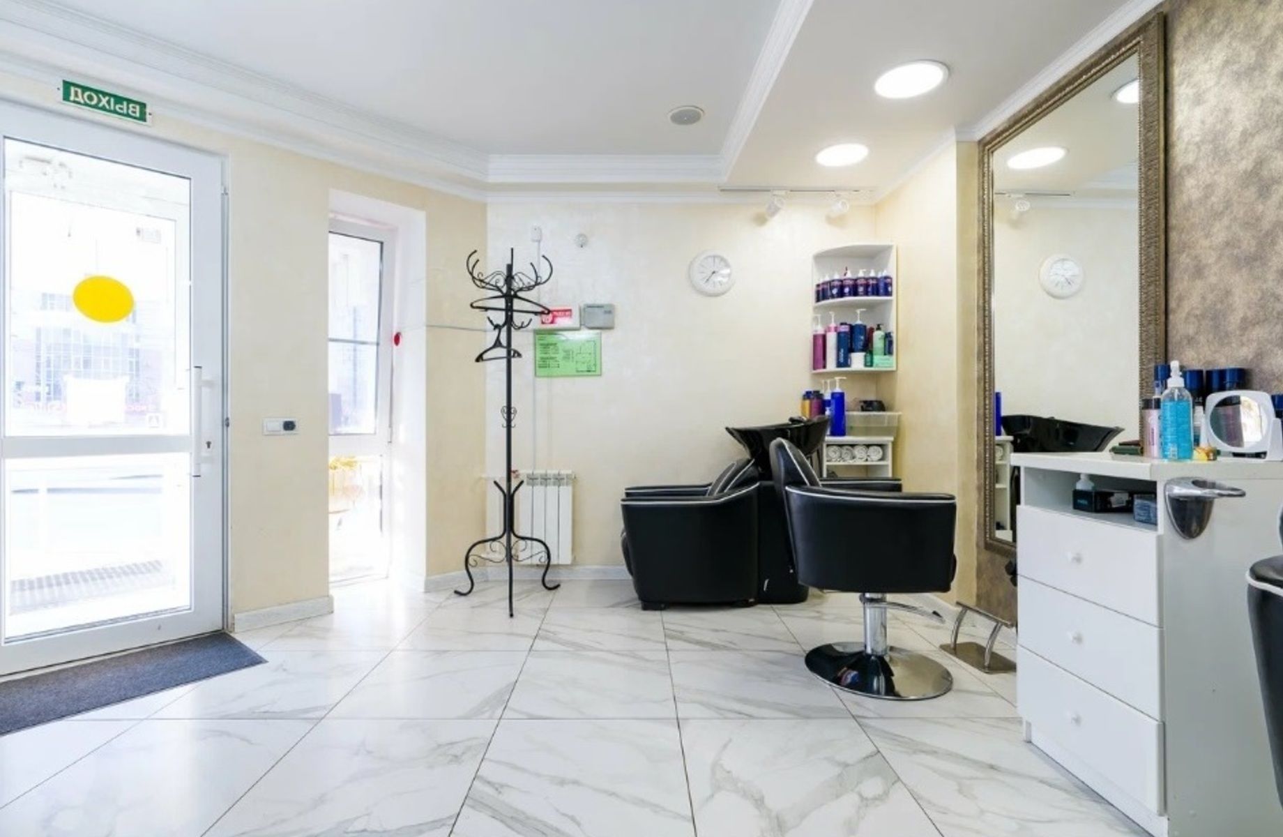 Фото 3 Cалон красоты напротив выхода из метро