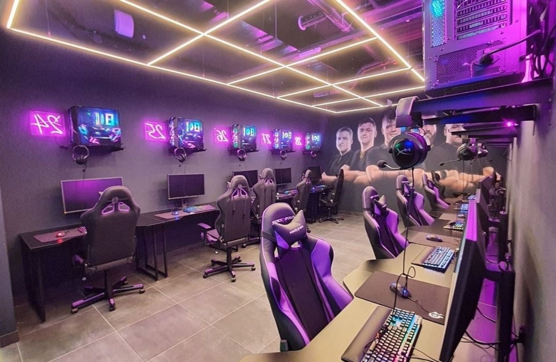 Компьютерный клуб с лаундж-зоной и кухней