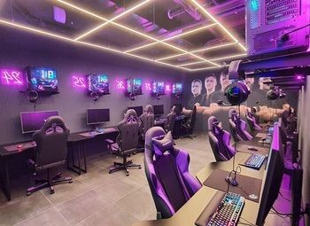 Фото 1 Компьютерный клуб с лаундж-зоной и кухней