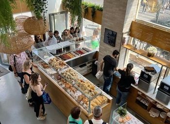 Прибыльная кофейня с посадочными местами и собственной кофемашиной