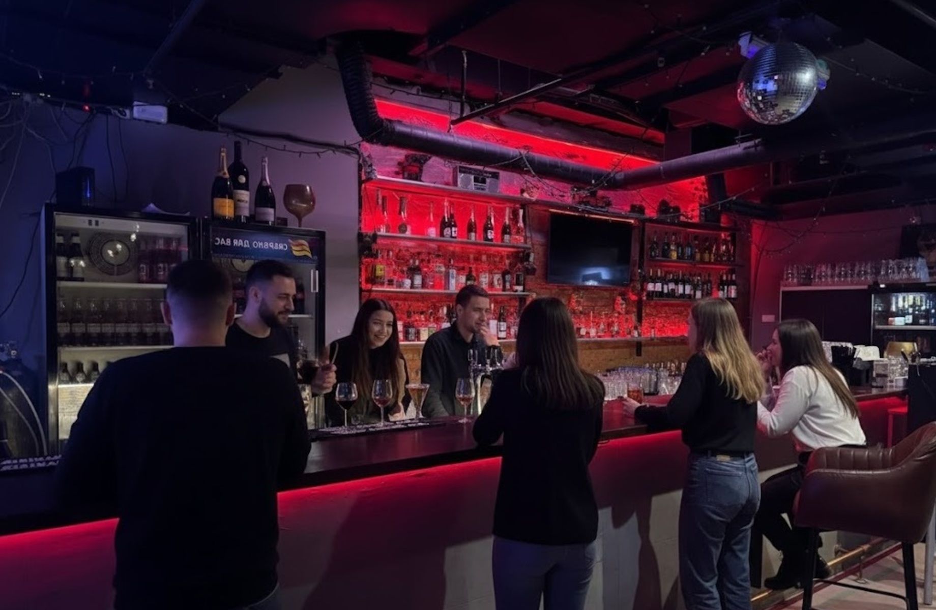 Фото 2 Бар-клуб с кальянной в центре — прибыль 900 000