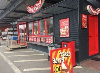 Фото 2 Павильон стритфуда на парковке у входа в торговый центр