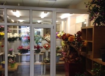 Цветочный магазин в густонаселенном районе