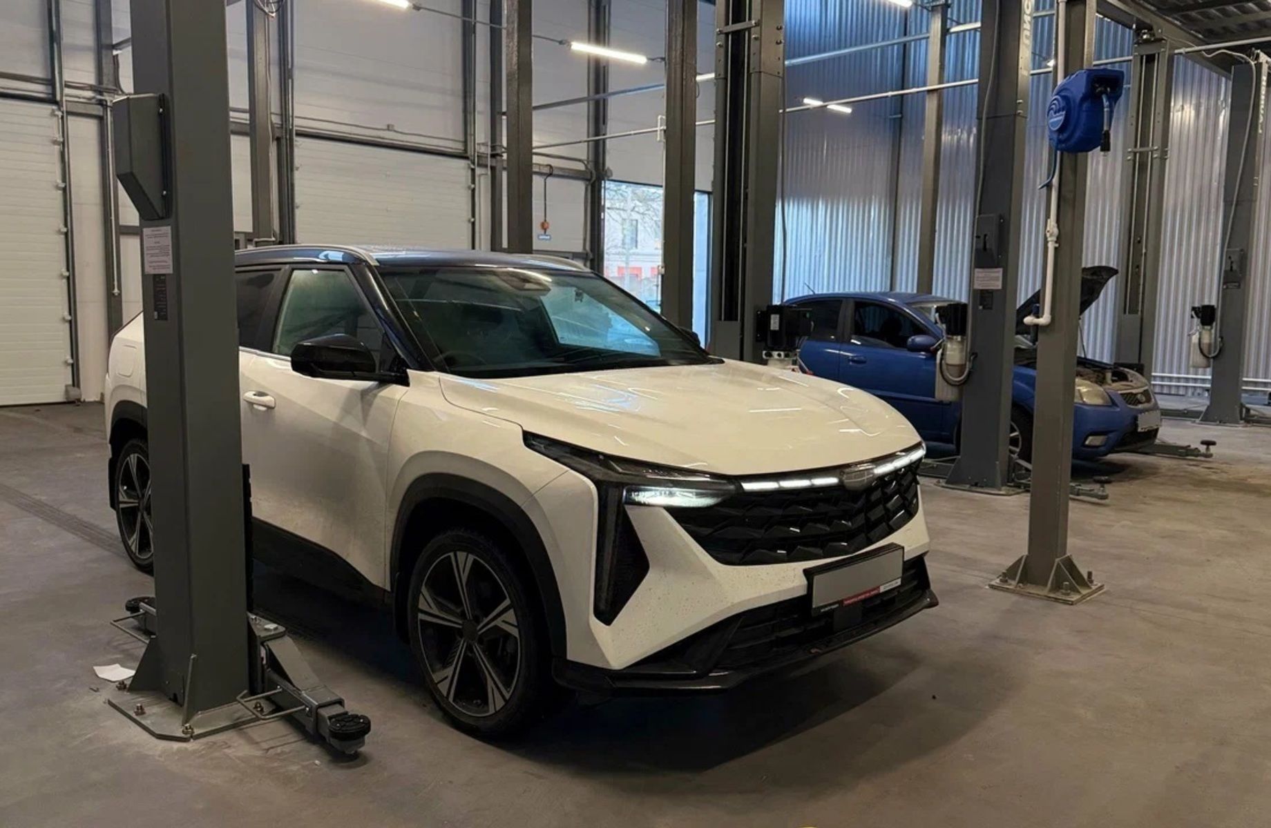 Автосервис с новыми ремонтом и подъёмниками / 400 м2