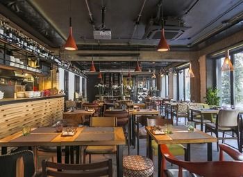 Фото 1 Ресторан при отеле на Петроградке!