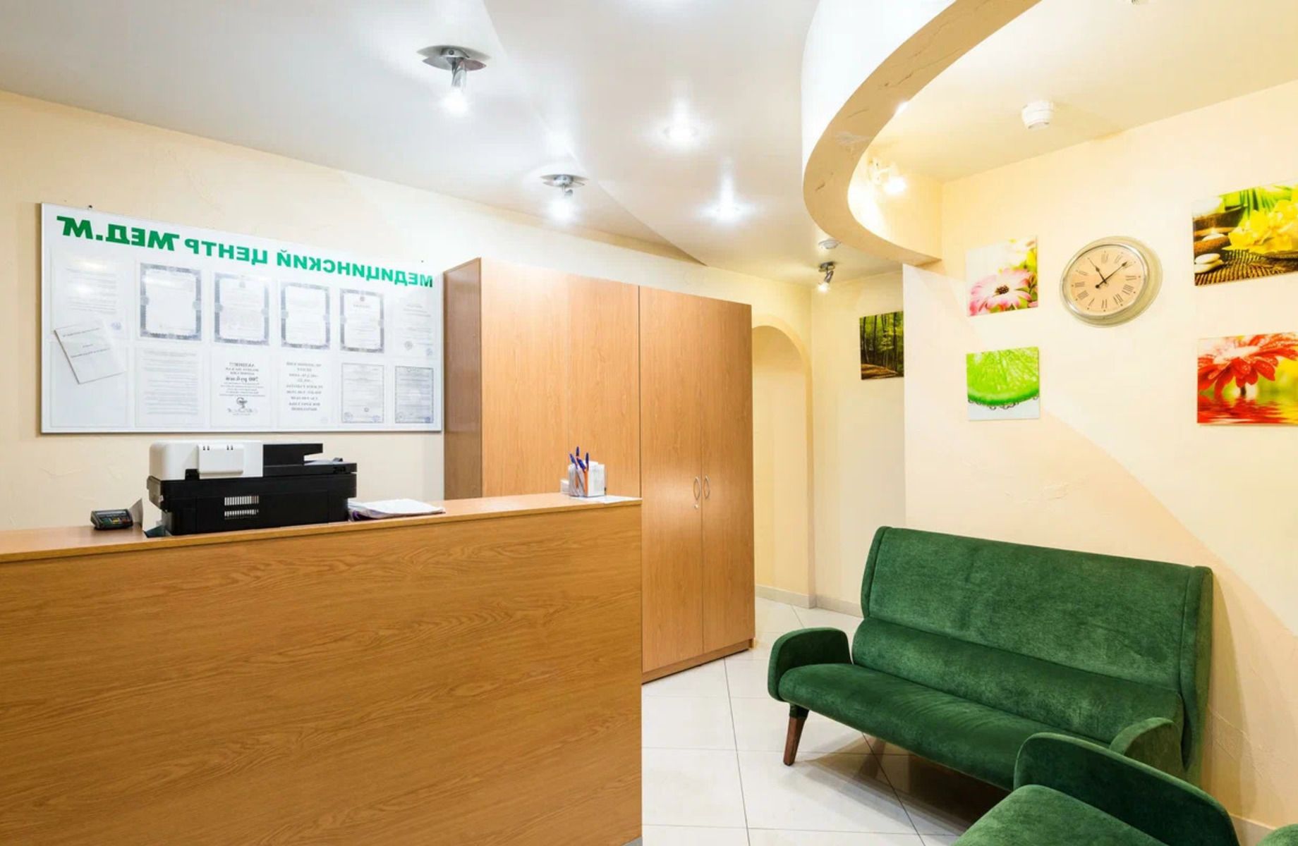 Медицинский центр на площади Восстания 