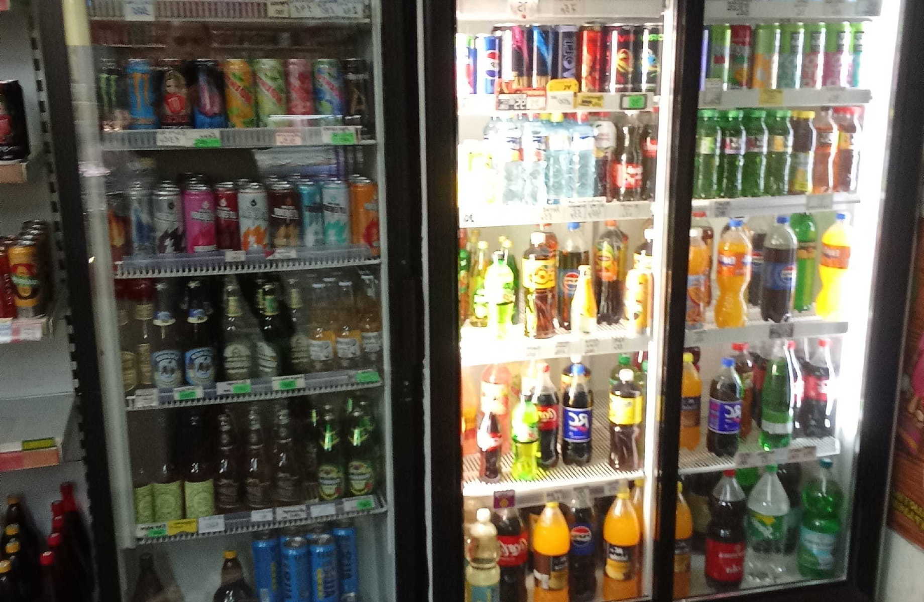 Продуктовый магазин с большим товарным остатком