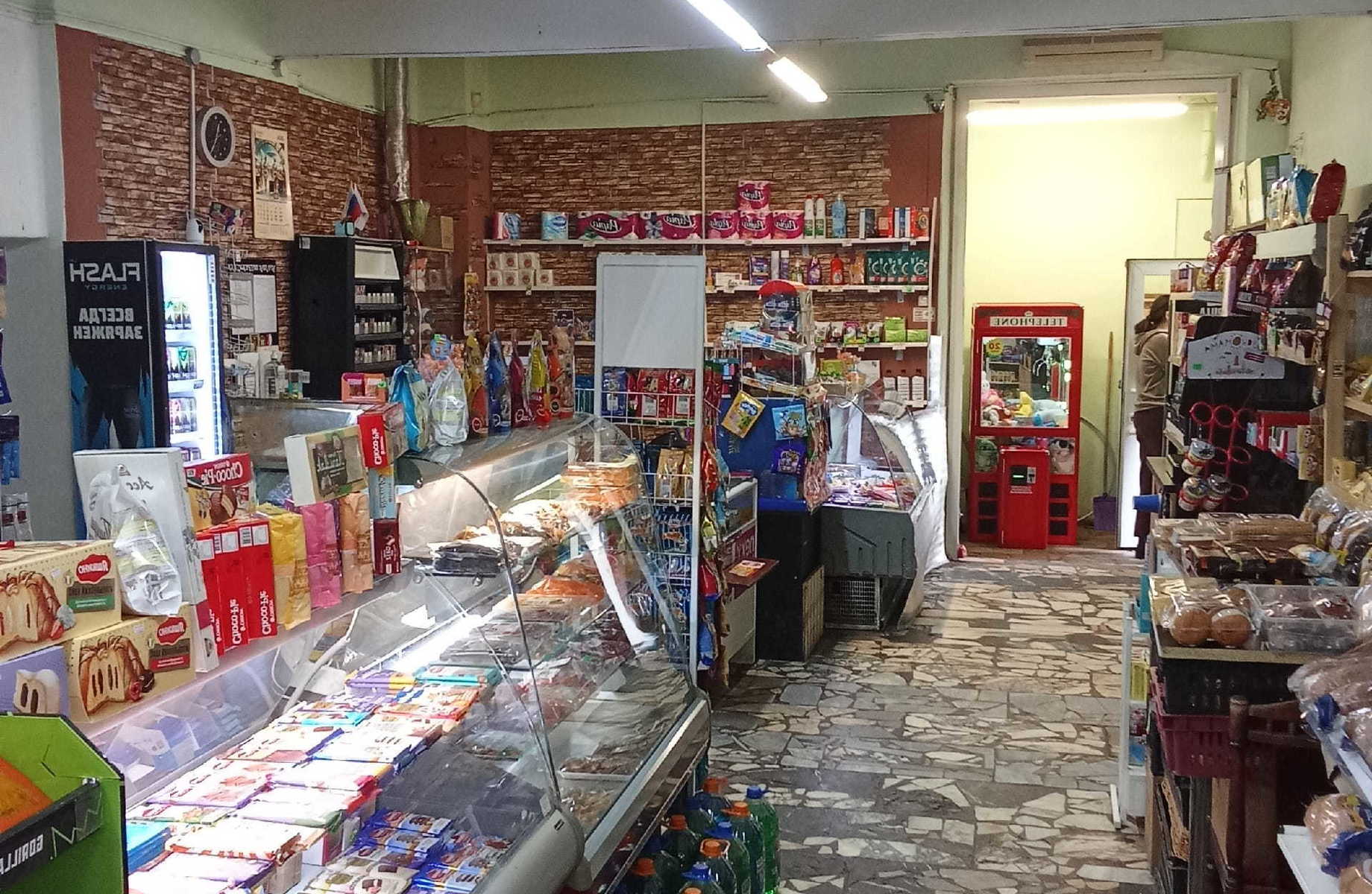 Продуктовый магазин с большим товарным остатком