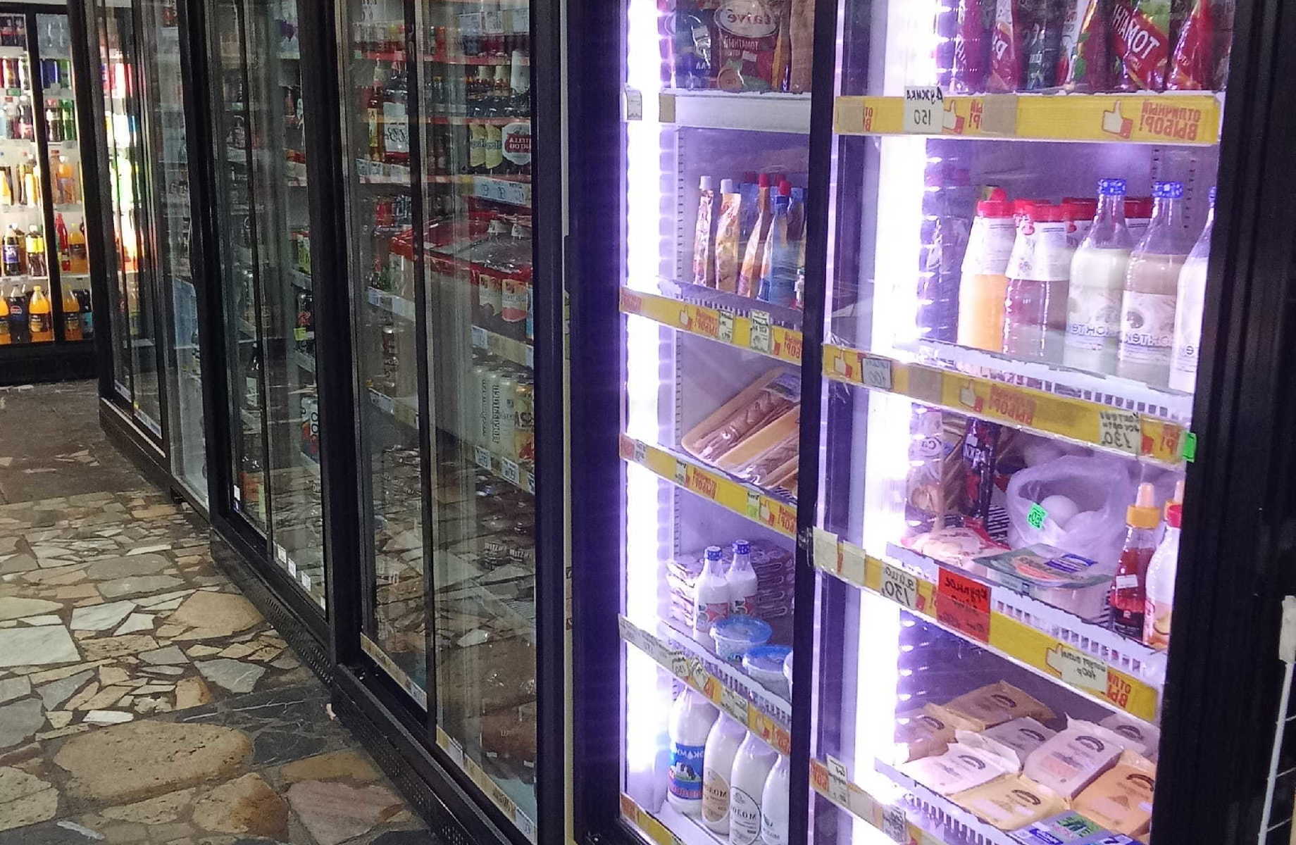 Продуктовый магазин с большим товарным остатком