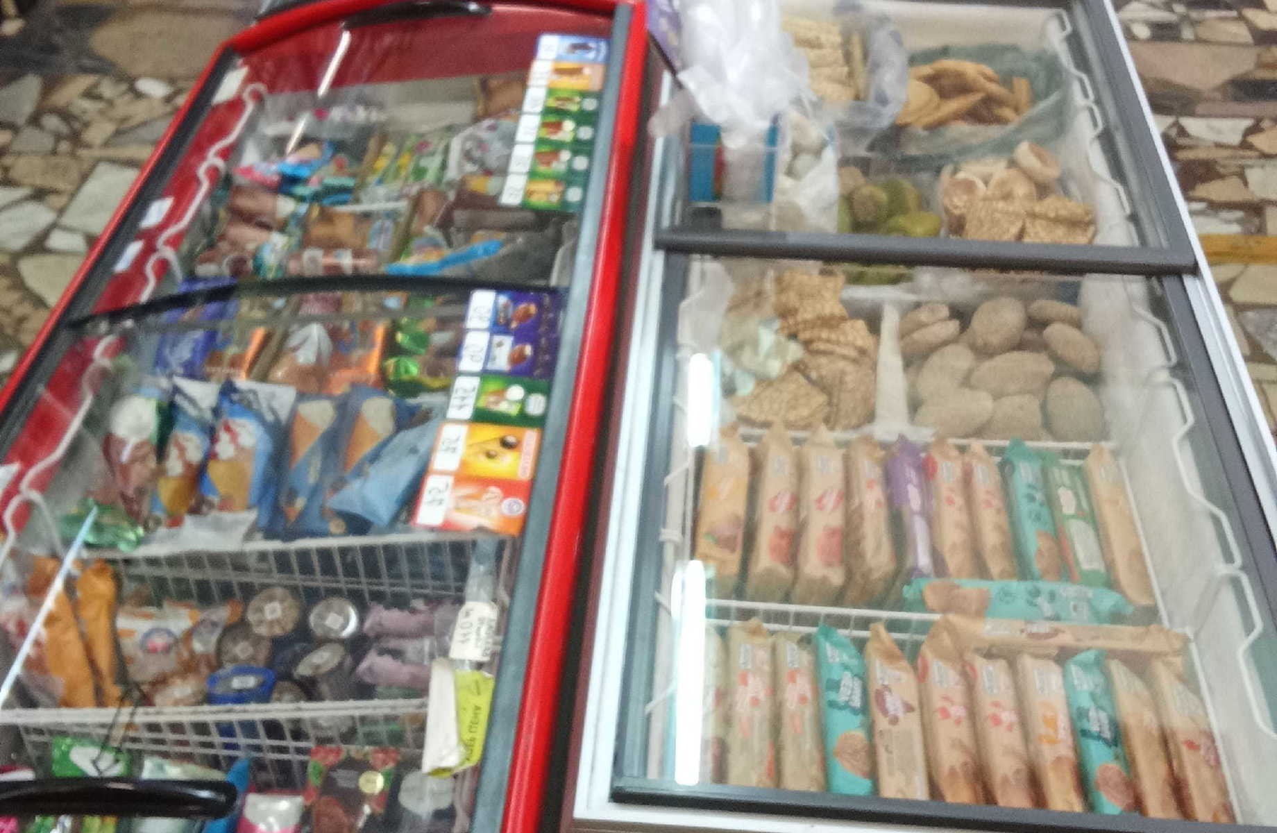 Продуктовый магазин с большим товарным остатком