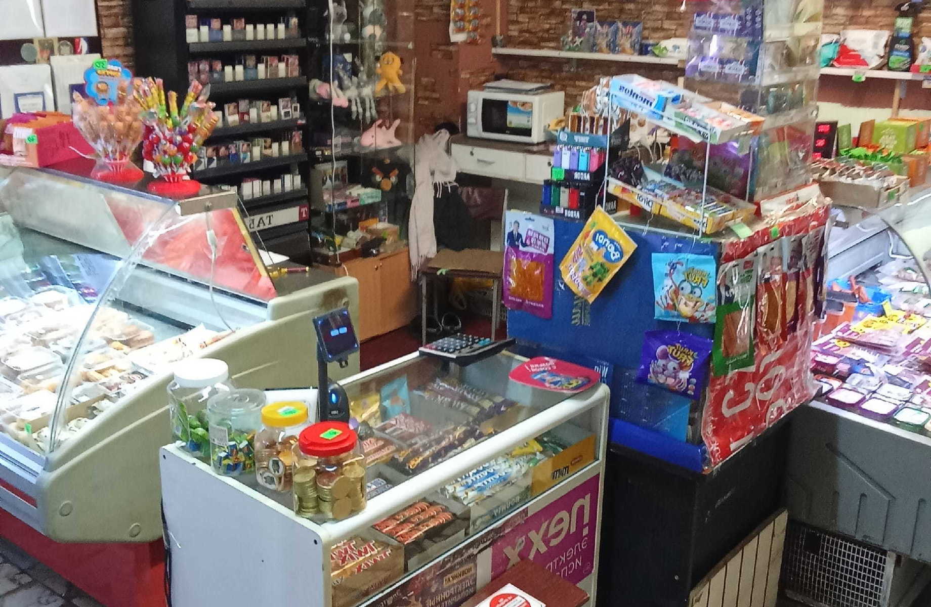 Продуктовый магазин с большим товарным остатком