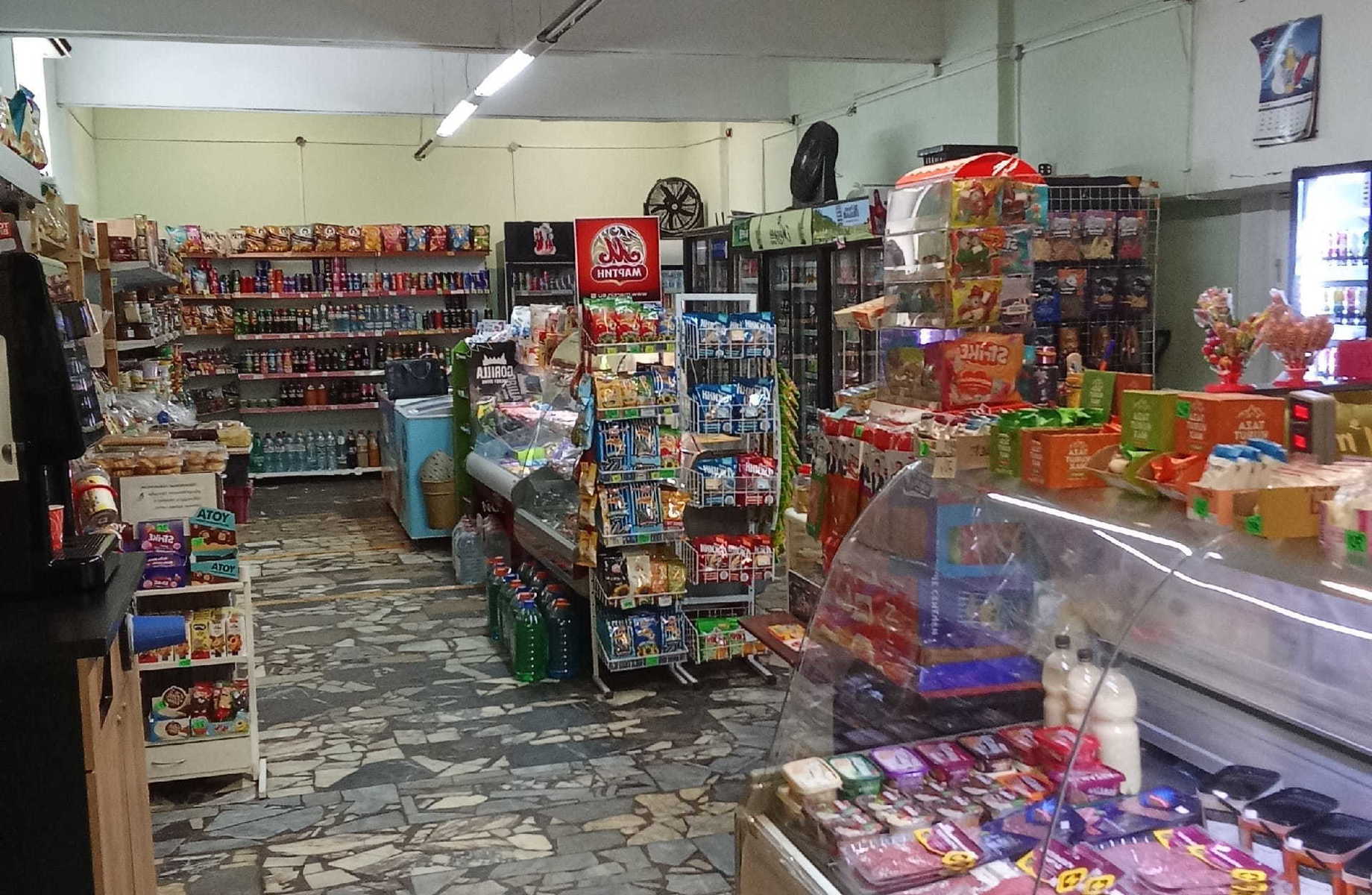 Продуктовый магазин с большим товарным остатком