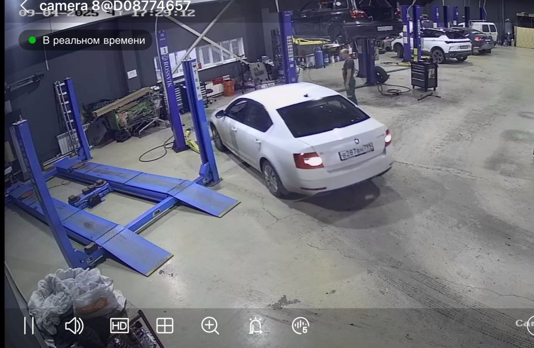 Сеть из 2 автосервисов с управляющим. Прибыль 600 000