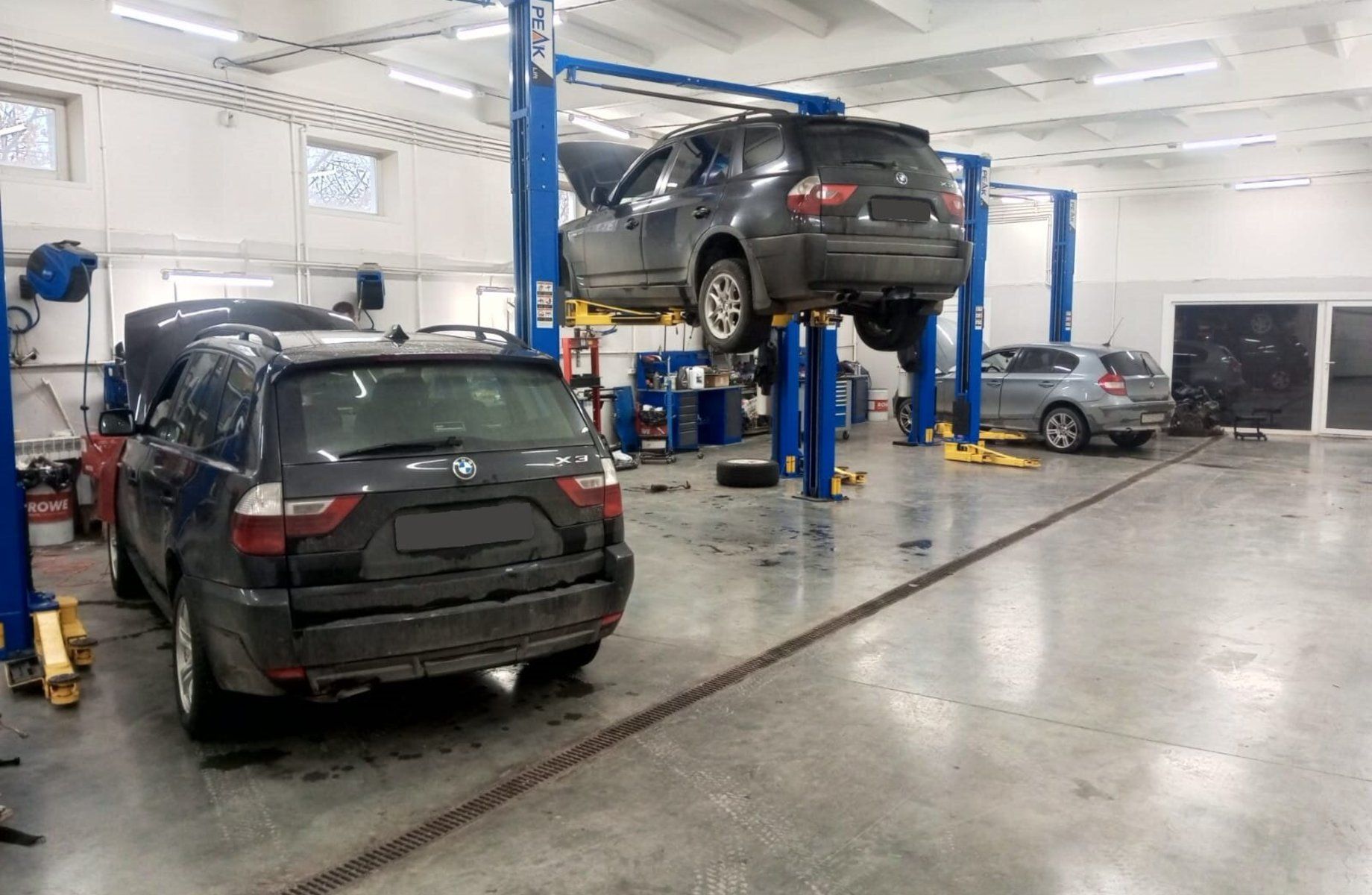 Автосервис с грузовым постом и шиномонтажом