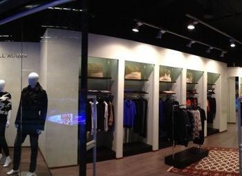 Фото Бутик в популярном торговом центре