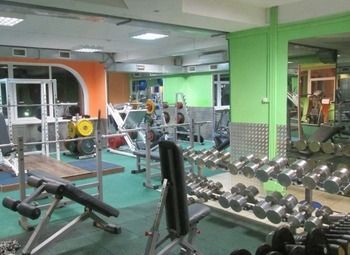 Популярный тренажерный зал / Действует более 7 лет