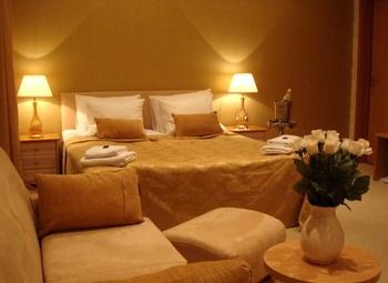 Прибыльный отель на 15 номеров в самом центре города в собственность