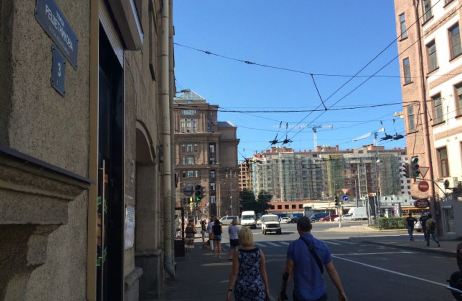 Фото 1 Торговое помещение (бизнес) в собственность напротив метро