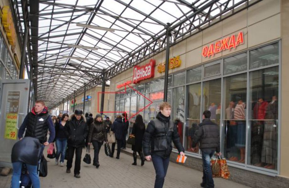 Магазин напротив метро (Огромный пешеходный трафик)
