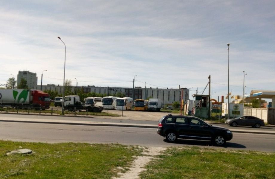 Фото 5 Грузовая стоянка с комплексом услуг по обслуживанию недалеко от КАД
