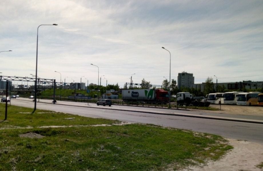 Фото 2 Грузовая стоянка с комплексом услуг по обслуживанию недалеко от КАД