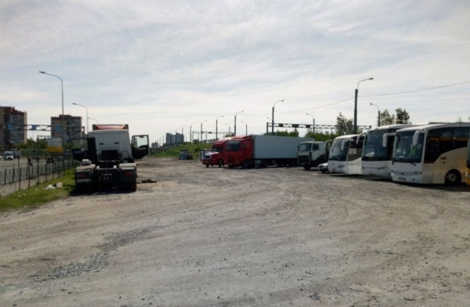 Фото 4 Грузовая стоянка с комплексом услуг по обслуживанию недалеко от КАД