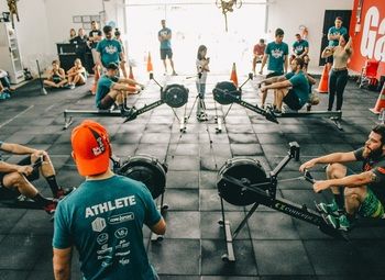 Работающий фитнес-клуб в густонаселённом районе