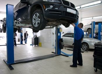 Фото Отлично расположенные боксы под автосервис