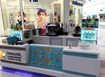 Кофе с собой и вафли в проходном месте 