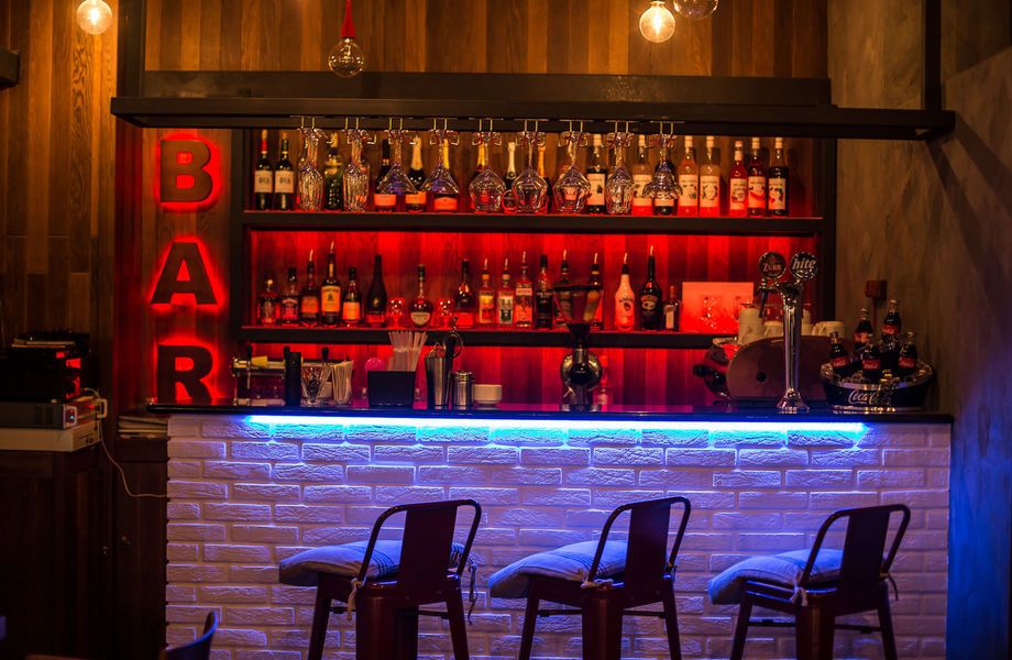Бар с Танцполом в центре города