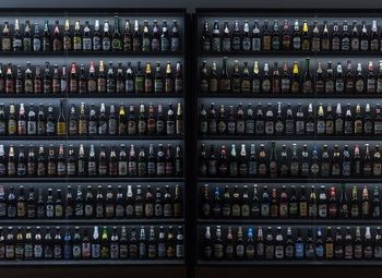 Пивной магазин в оживлённом месте