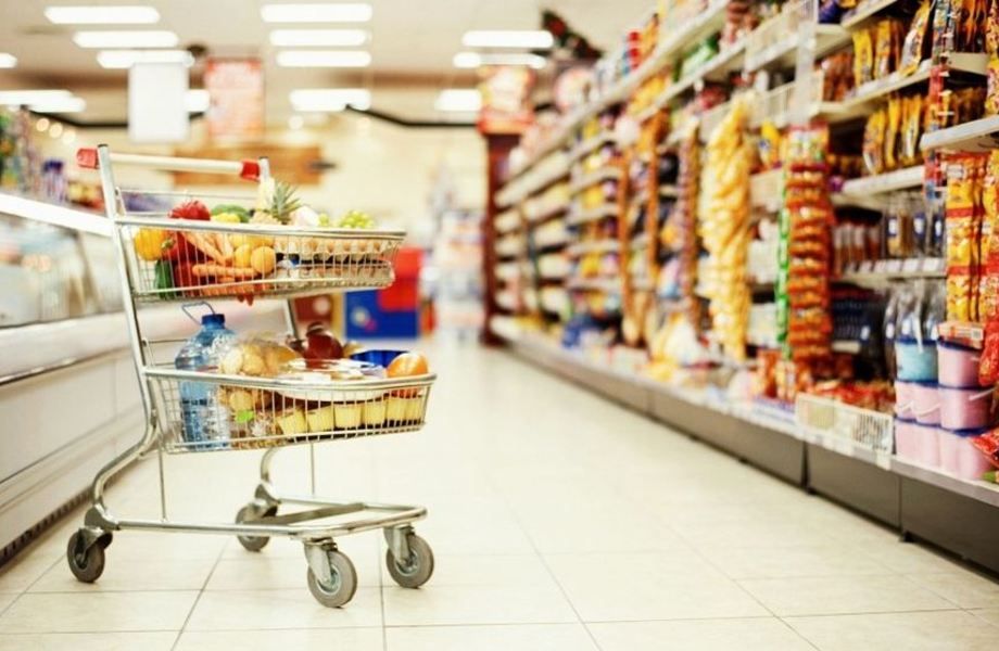 Продуктовый магазин возле станции метро