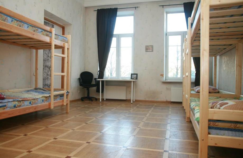 Фото 1 Популярный Хостел (Низкая аренда)