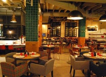 Популярный ресторан в центре города с высокой проходимостью