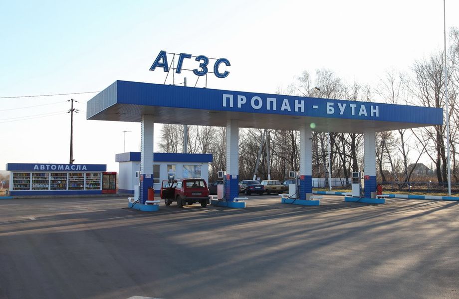 Газовая автозаправочная станция (АГЗС) у федеральной трассы