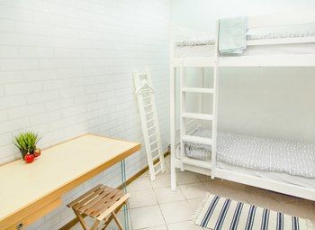 Фото Двухэтажный хостел рядом с Невским проспектом